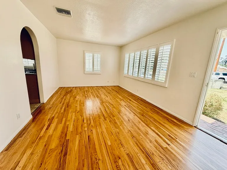 11126 Daines Dr — Photo 3