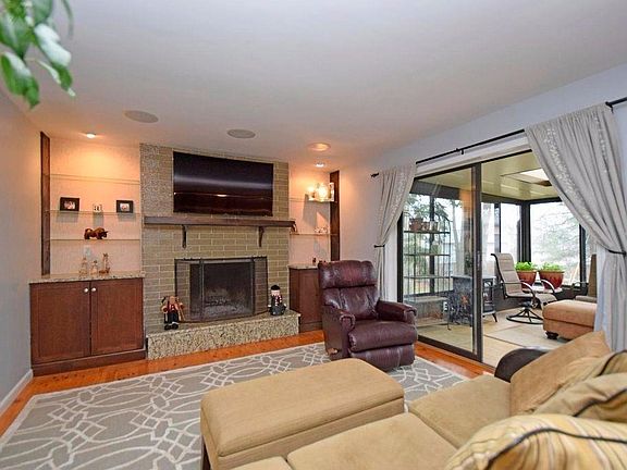 3rd image of 8065 Eastdale Dr
