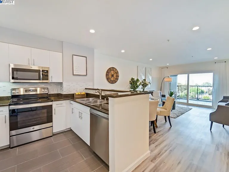 8200 Oceanview Ter #104 — Photo 9
