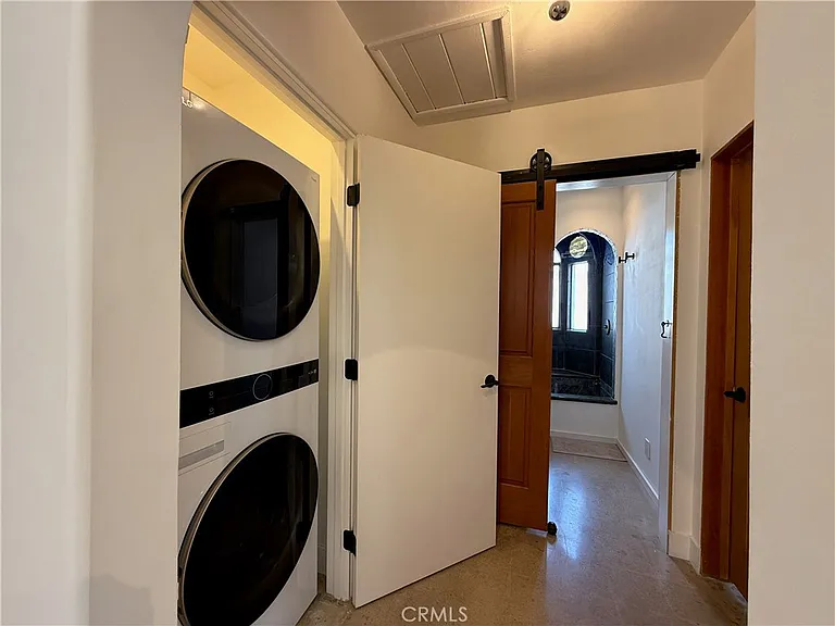 8515 Crescent Dr — Photo 16
