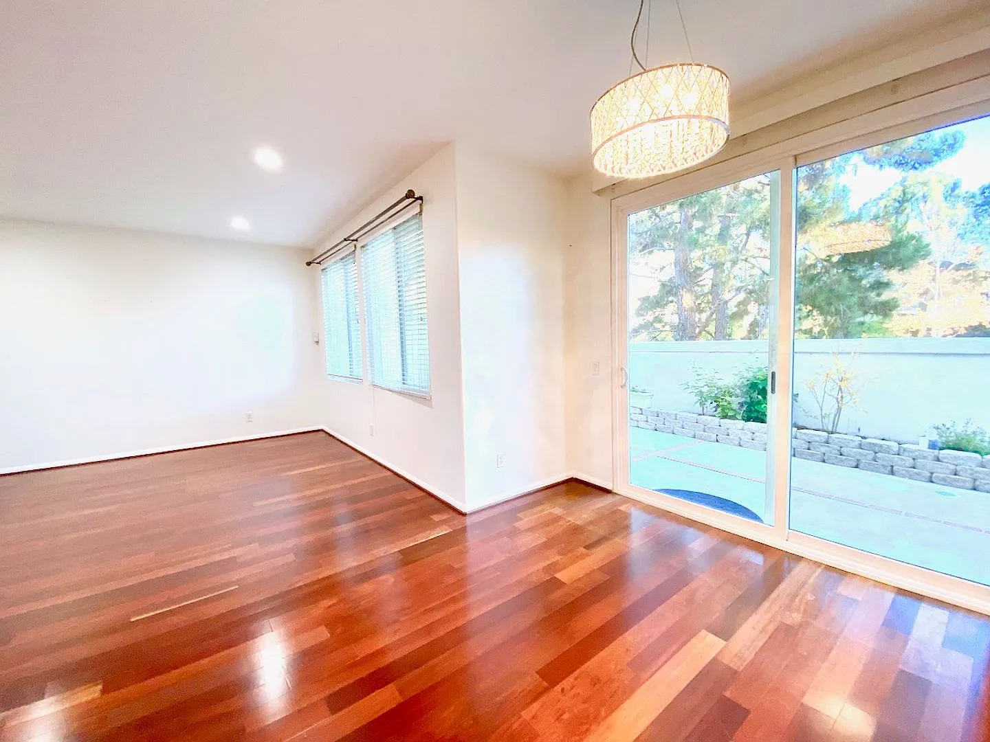 For Rent 3BR/2.5 BA Charming 2 Level Detached Home In Carmel Valley, Gated Community 2 Car Garage — Photo 3