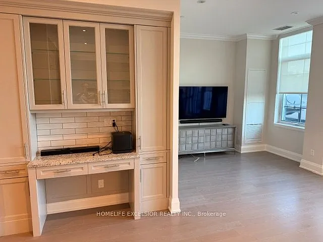 Varley Condo — Photo 3