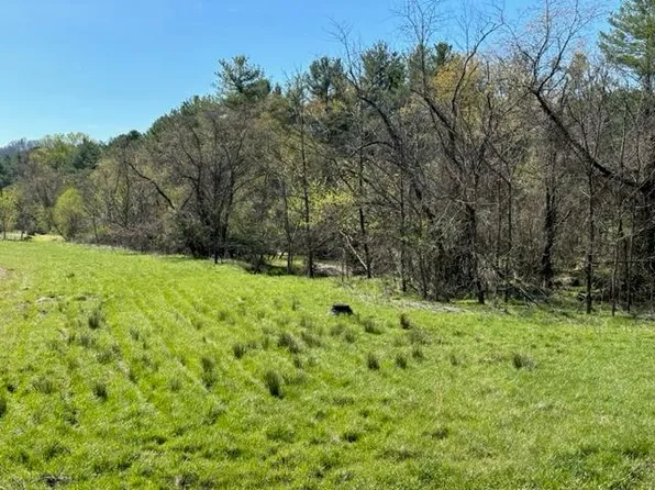 963 Glendale Rd, Galax, VA 24333