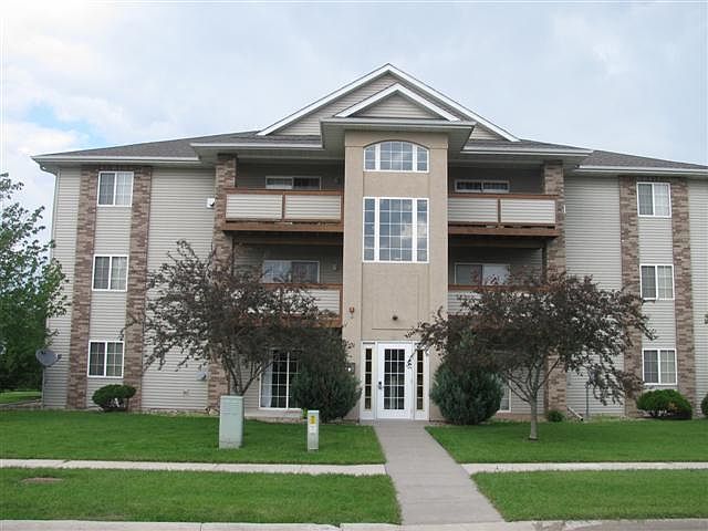 1st image of 560 Penn Ct Unit 1