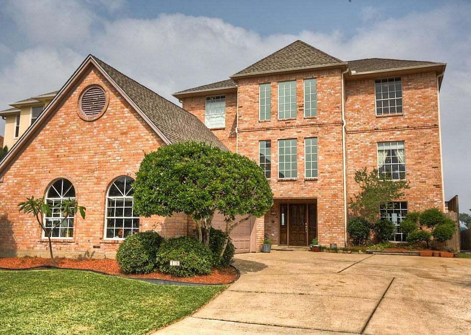 1st image of 19 Leeward Ln