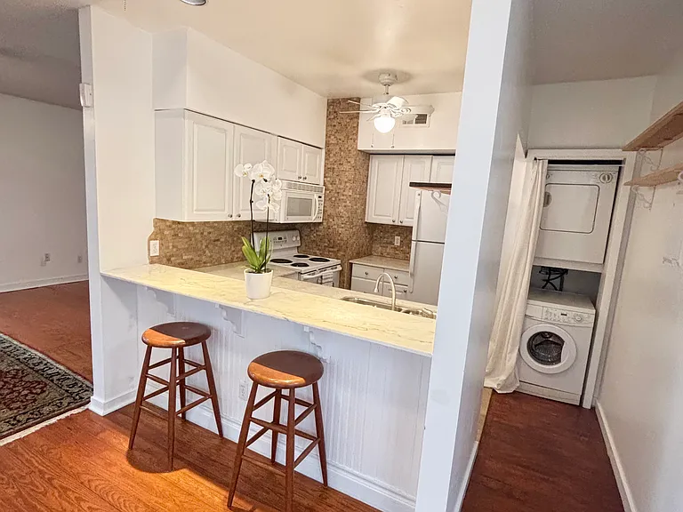1302 S Pennsylvania Ave #4 — Photo 5
