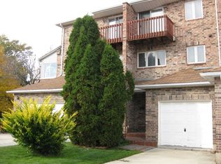 8206 Gruener Ct, Palos Hills, IL 60465