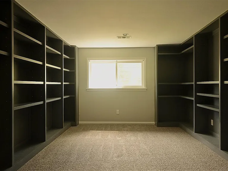 9810 Cliffwood Dr — Photo 16