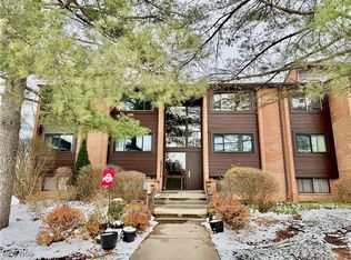 935 Canyon View Rd APT 202, Northfield, OH 44067