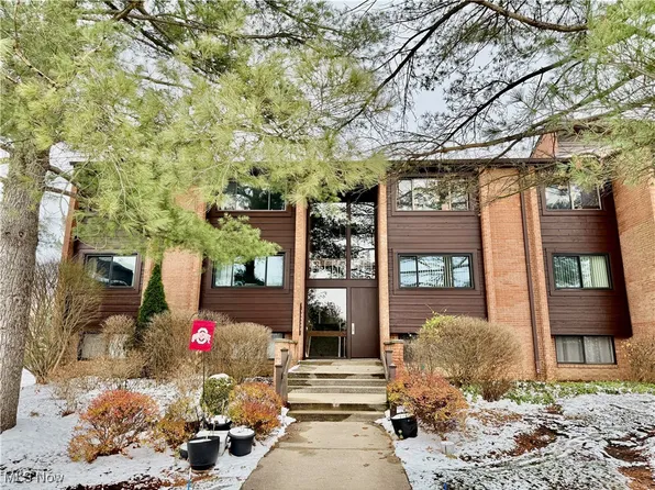 935 Canyon View Rd APT 202, Northfield, OH 44067