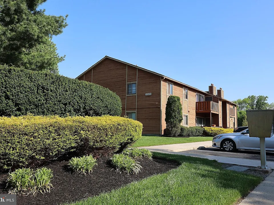 806 Harrier Row