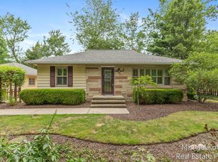 590 Hoffman St, Saugatuck, MI 49453