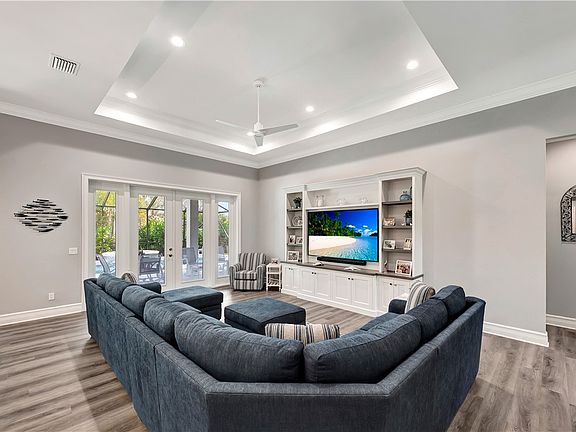 4th image of 1290 Poitras Dr