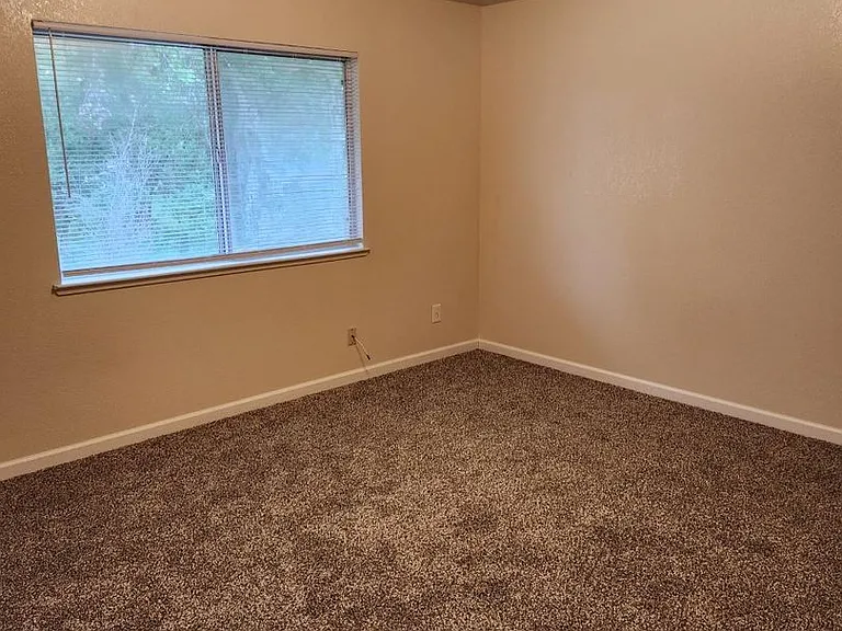 2339 Ferry St — Photo 10