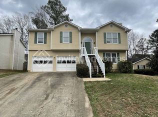 560 Heathgate Dr, Lawrenceville, GA 30044