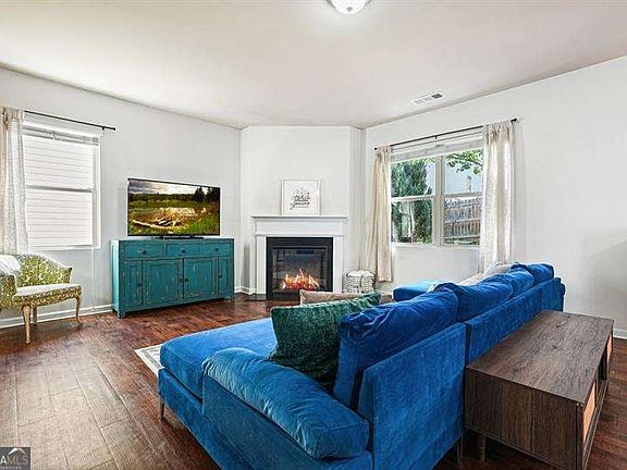 4th image of 402 Wilshire Ct