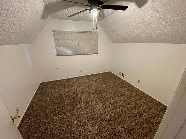 14107 Norwich Cir — Photo 32