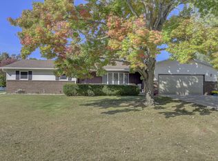 5883 Darline Dr, Saint Anne, IL 60964