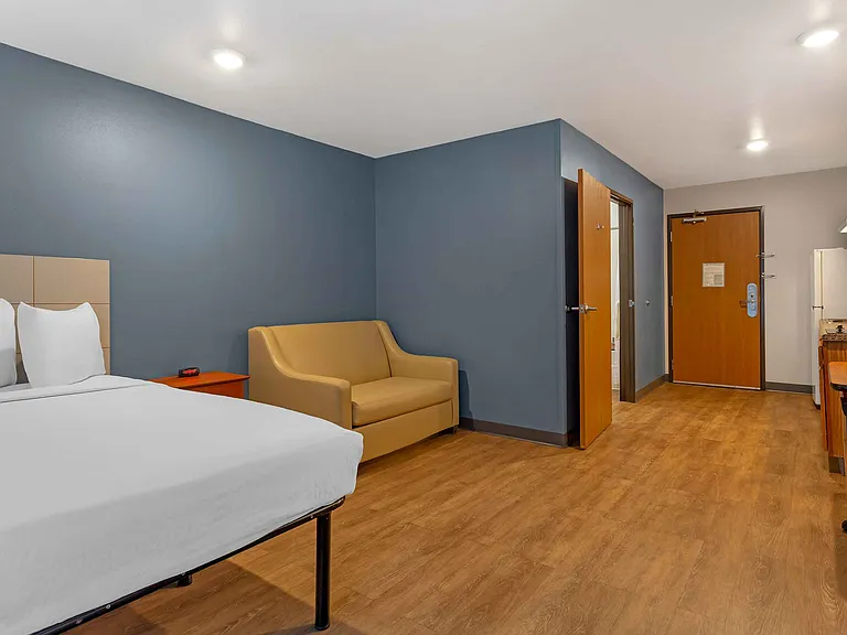 Deluxe Studio - 1 Full Bed