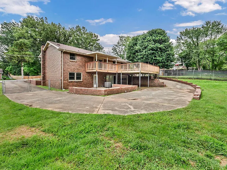 409 Christopher Dr — Photo 33
