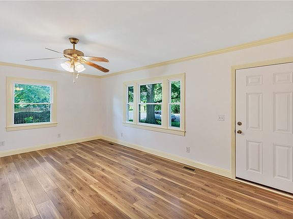 4th image of 101 Mimosa Ct
