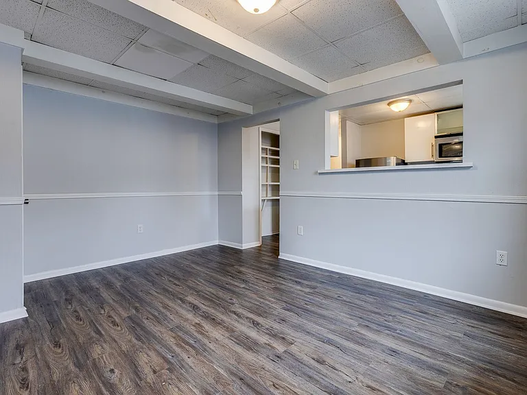 Awesome building in a super convenient neighborhood! — Photo 28