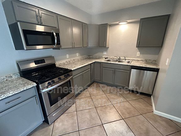 3rd image of 929 Astoria Ave