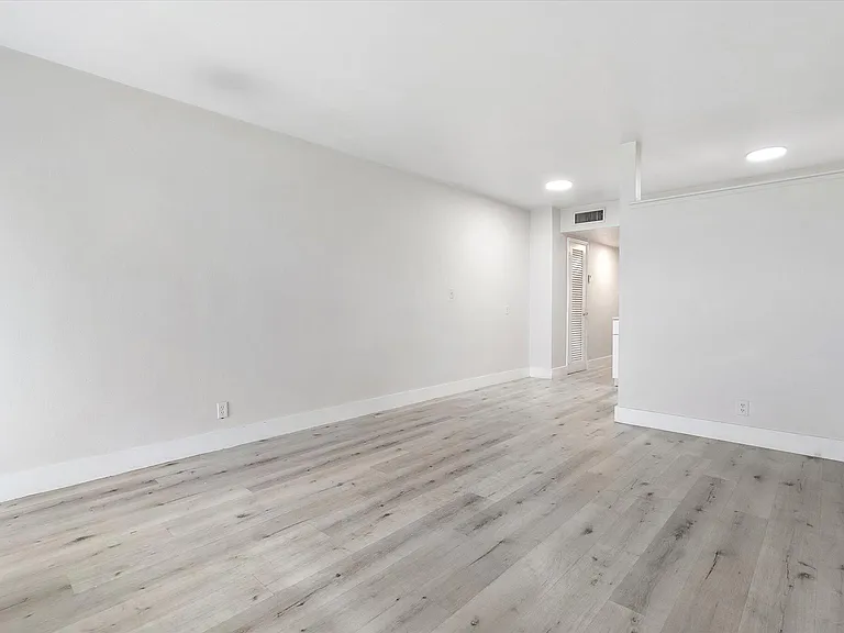 1638 Plunkett St #2 — Photo 9