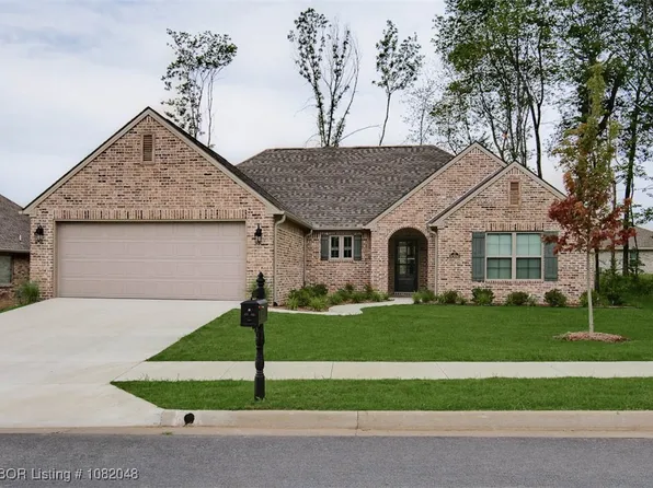 8304 McLaren Dr, Fort Smith, AR 72916