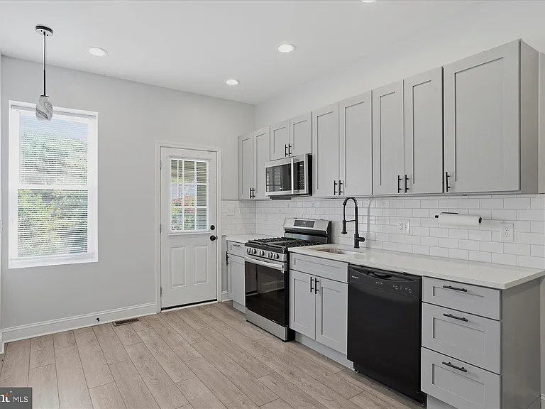 2605 Denison St — Photo 11