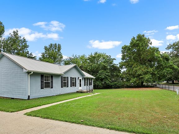 4th image of 148 Lexington Dr