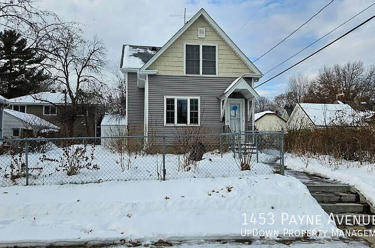 1453 Payne Ave — Photo 2