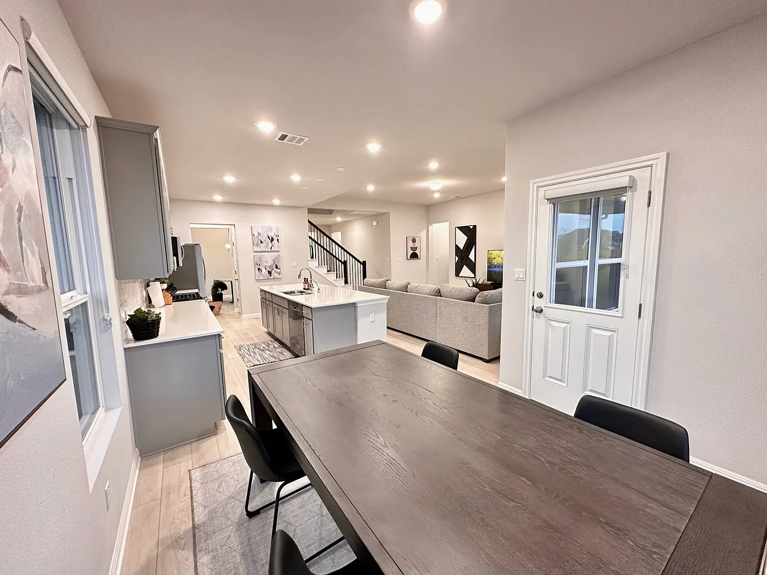5 bed, 2851 sqft, $900 — Photo 3