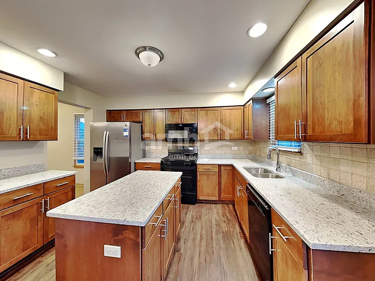 1920 Chestnut Grove Dr — Photo 3