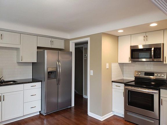 3rd image of 1401 Wynnburne Dr