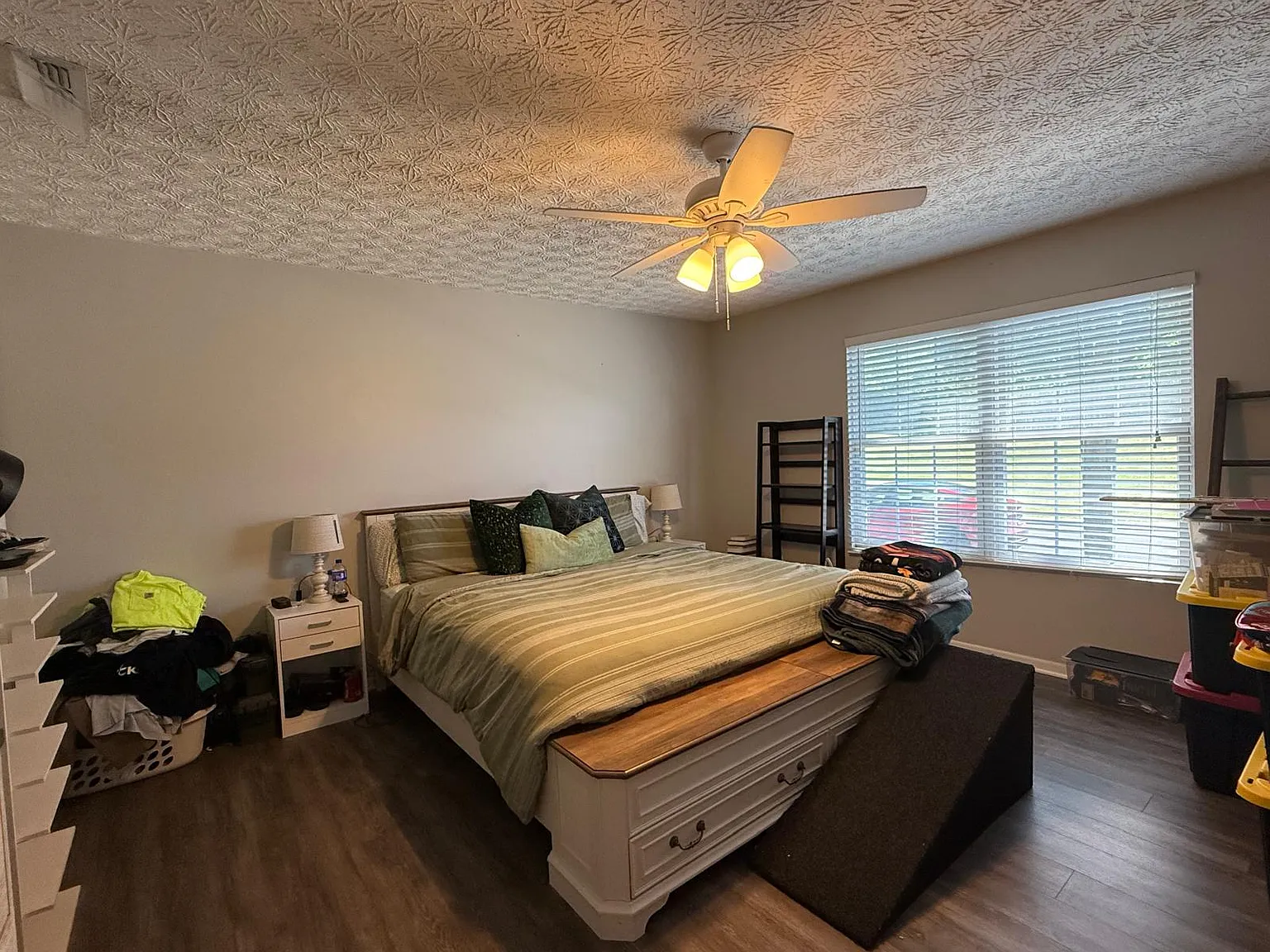 3 bed, 2.5 bath, 1720 sqft, $2,400 — Photo 3