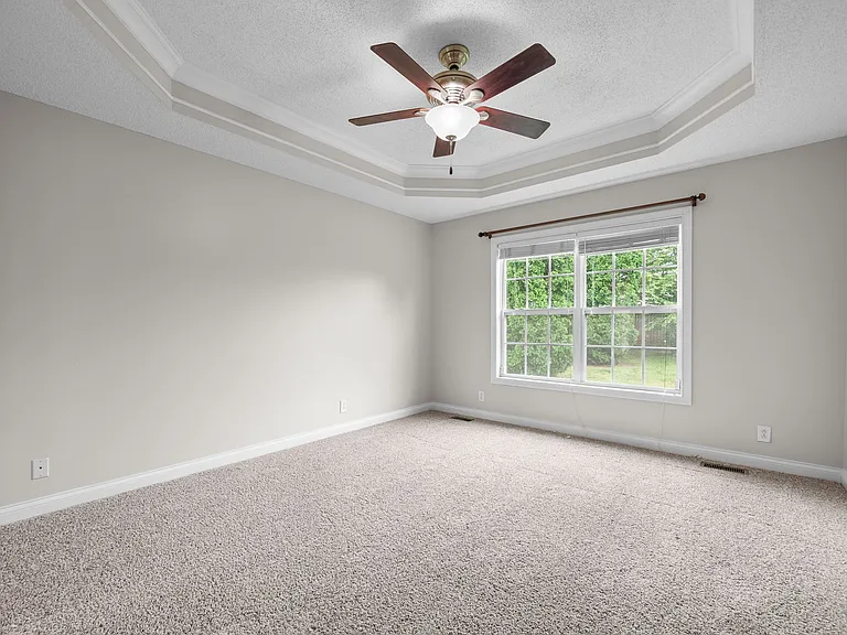 706 Shamrock Ct — Photo 18