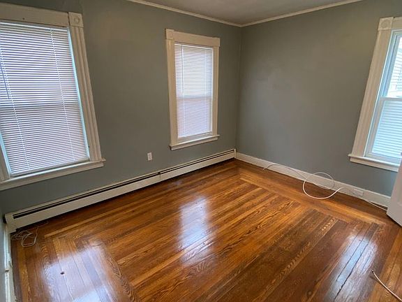 3rd image of 1012 Whalley Ave