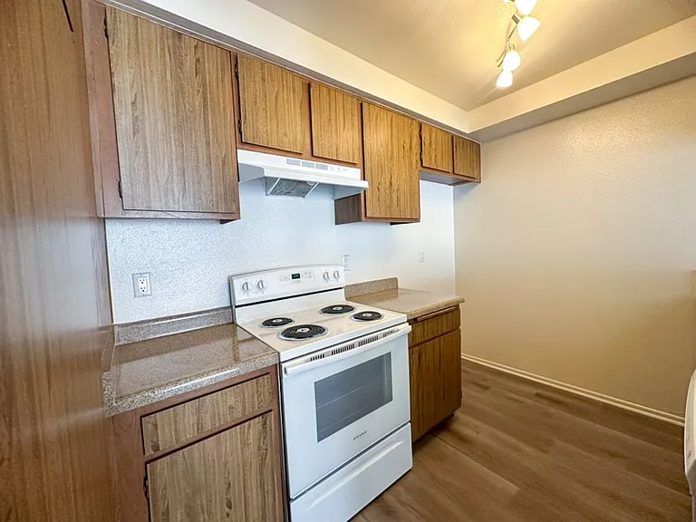 4513 Woodman Ave. — Photo 3