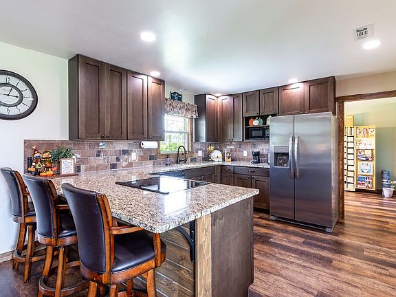 5th image of 4135 143rd Cres NW