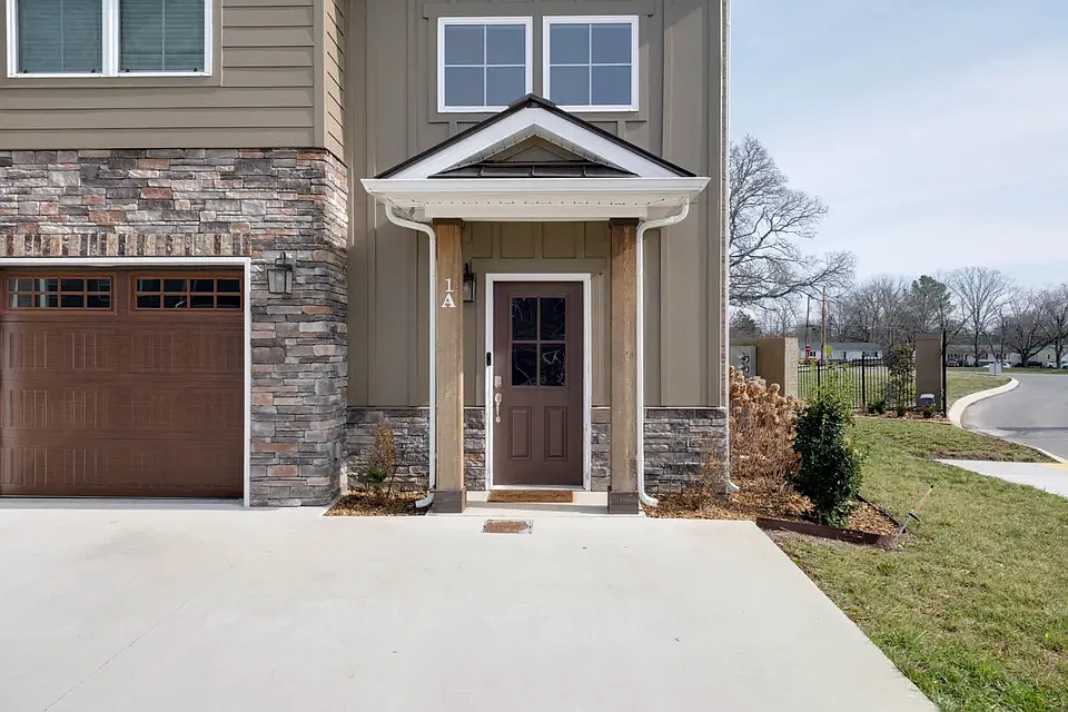 967 Horse Mountain Rd #1A