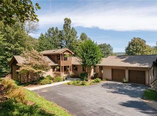 658 Overlook Park Dr, Hendersonville, NC 28792