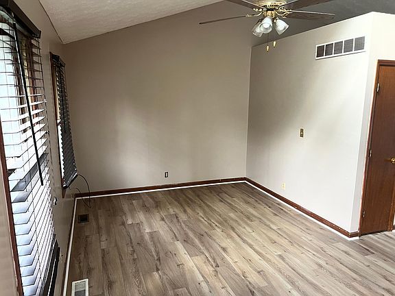 2nd image of 3191 Aqueduct Dr #A