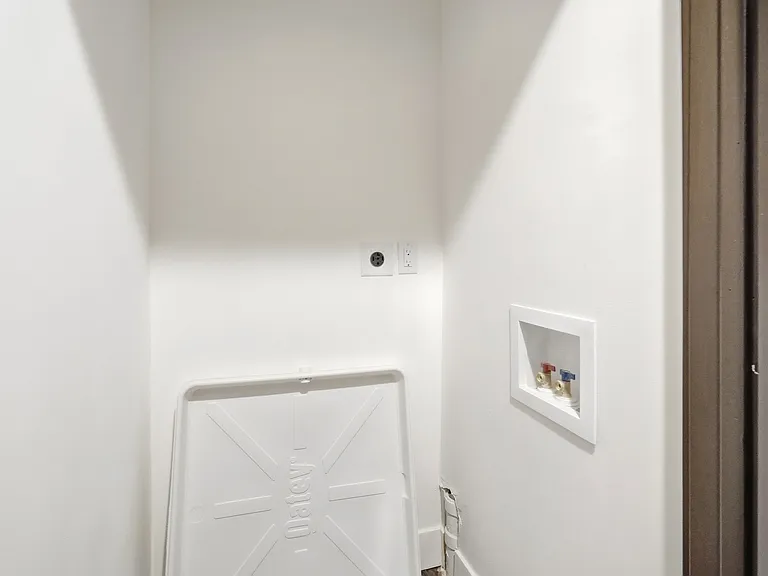 907 Main St #9 — Photo 24