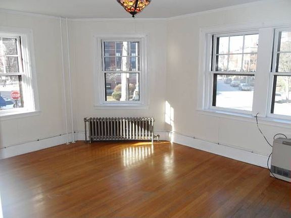 livingroom w/ nice light