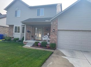 32852 Foster Ct, Fraser, MI 48026