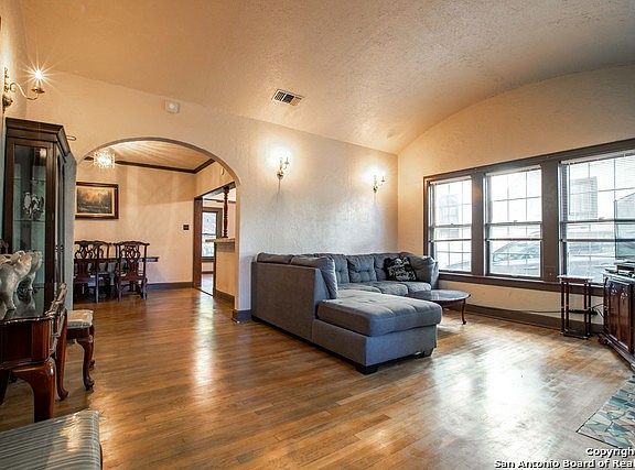 5th image of 310 Donaldson Ave