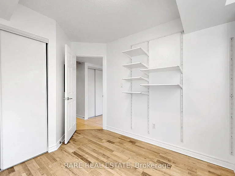 21 Ruttan St #140 — Photo 9