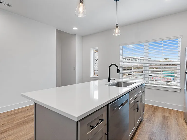 700 N Dupont Ave #323 — Photo 2