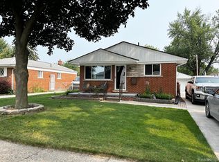 17925 Delaware St, Roseville, MI 48066